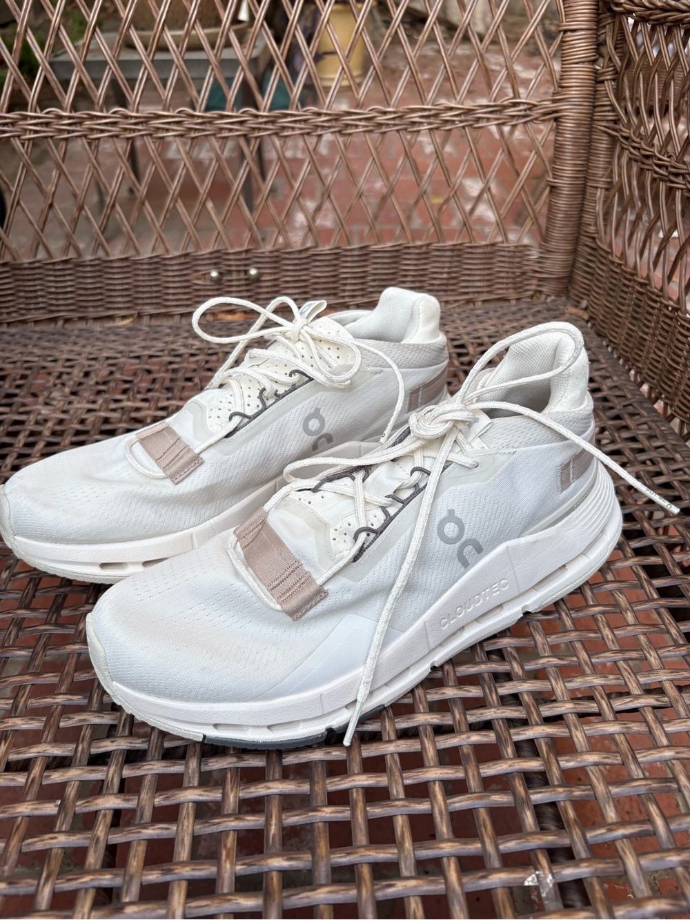 On Cloudnova 2 Sneakers in Ice/Sand NEW - Picture 4 of 11
